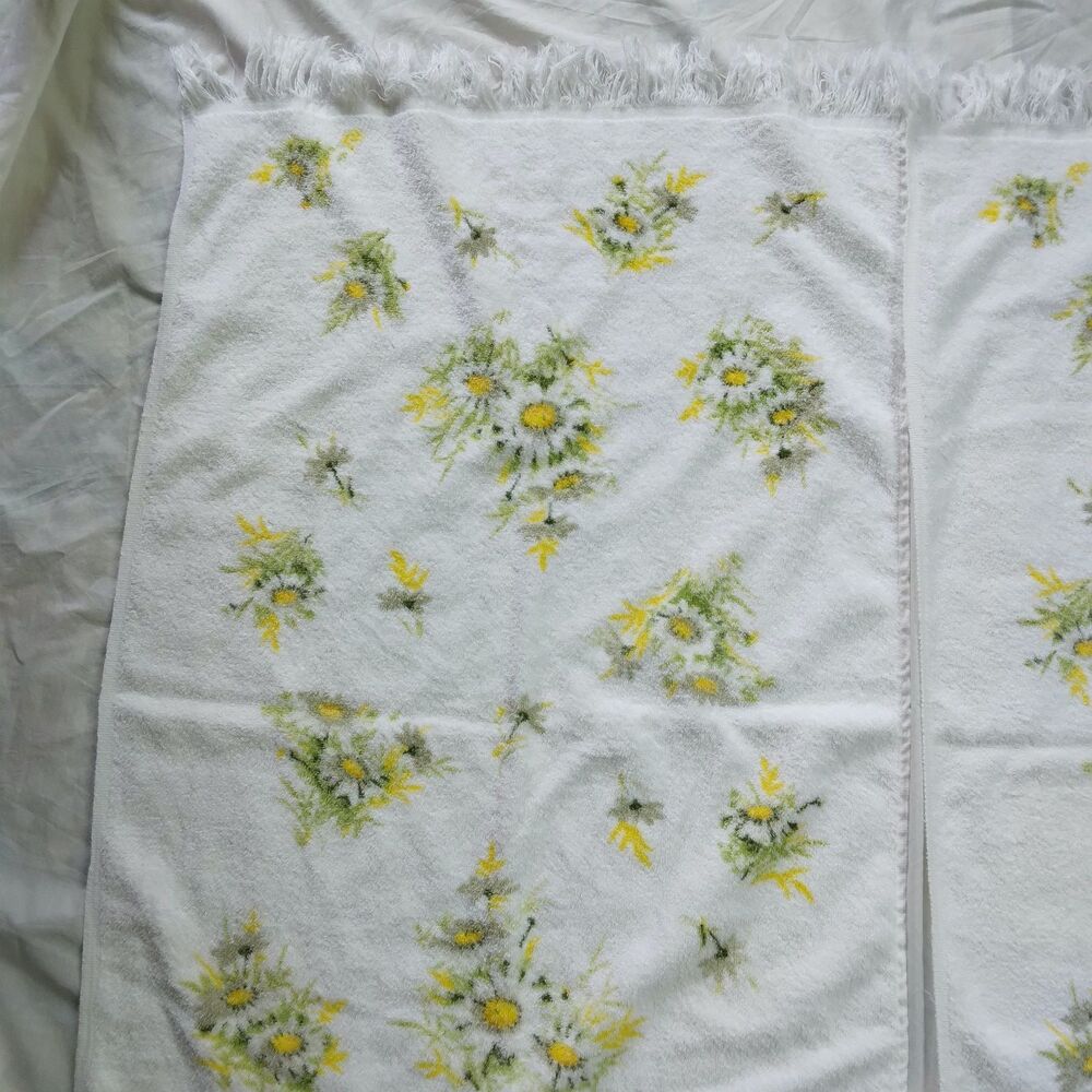 2 Vintage Bath Towel White With Yellow Flowers MCM Fringe Cottagecore USA - Picture 7 of 16
